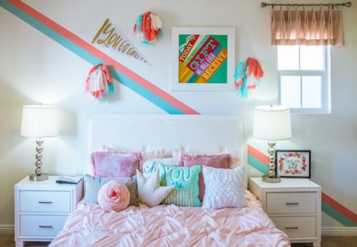 girl's colourful bedroom